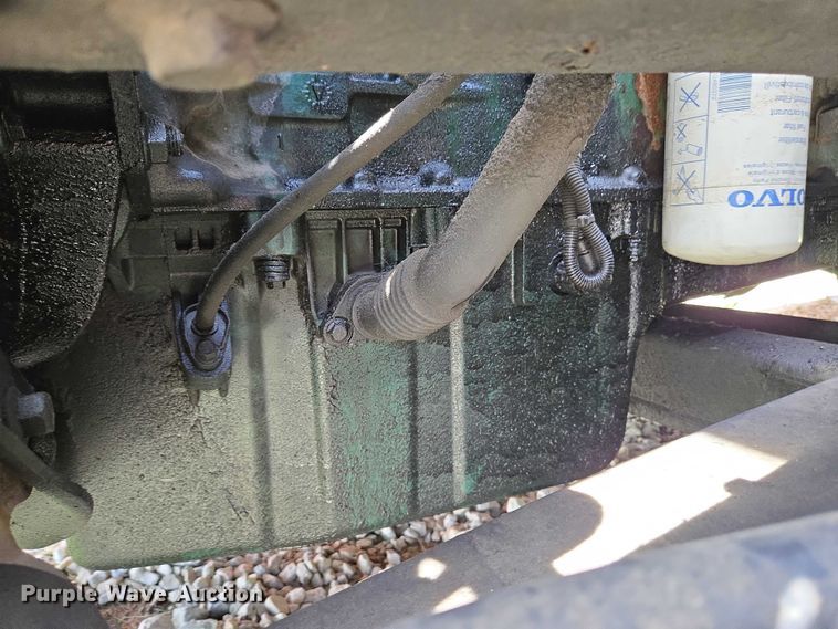 image for item EC4319 2006 Volvo Truck VNL semi truck