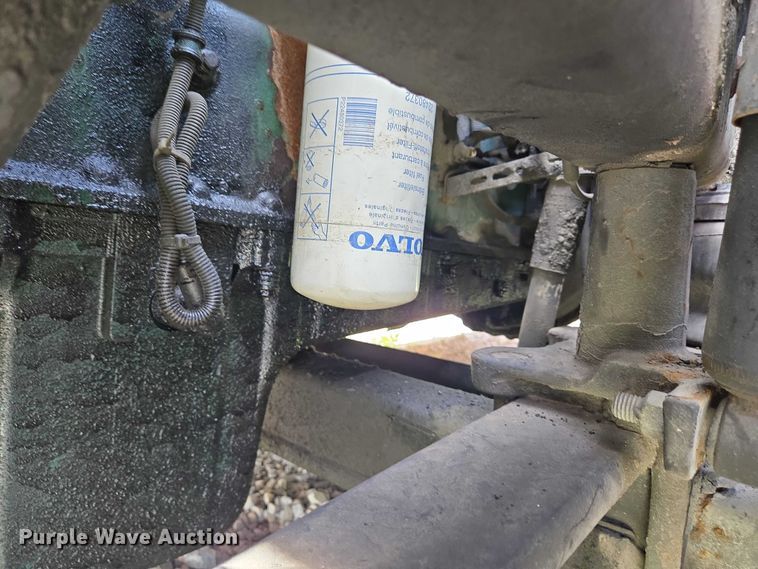 image for item EC4319 2006 Volvo Truck VNL semi truck