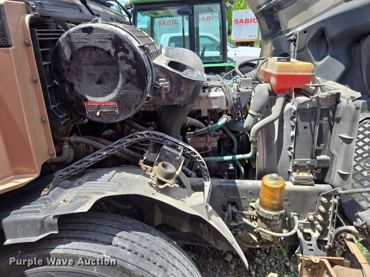 image for item EC4319 2006 Volvo Truck VNL semi truck