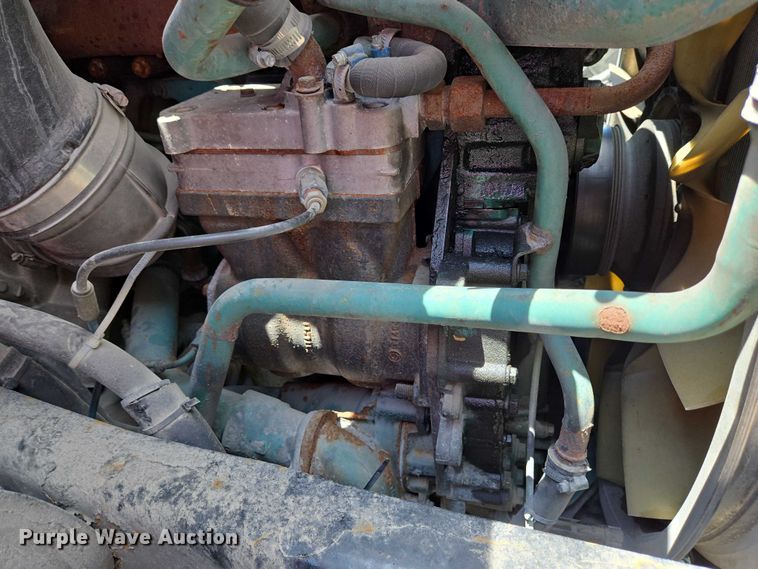 image for item EC4319 2006 Volvo Truck VNL semi truck