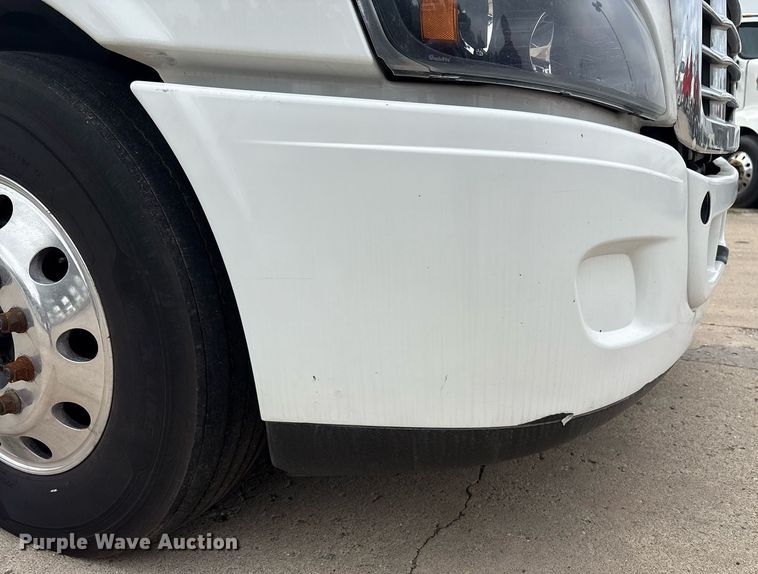 image for item EC4349 2018 Freightliner Cascadia 125 semi truck