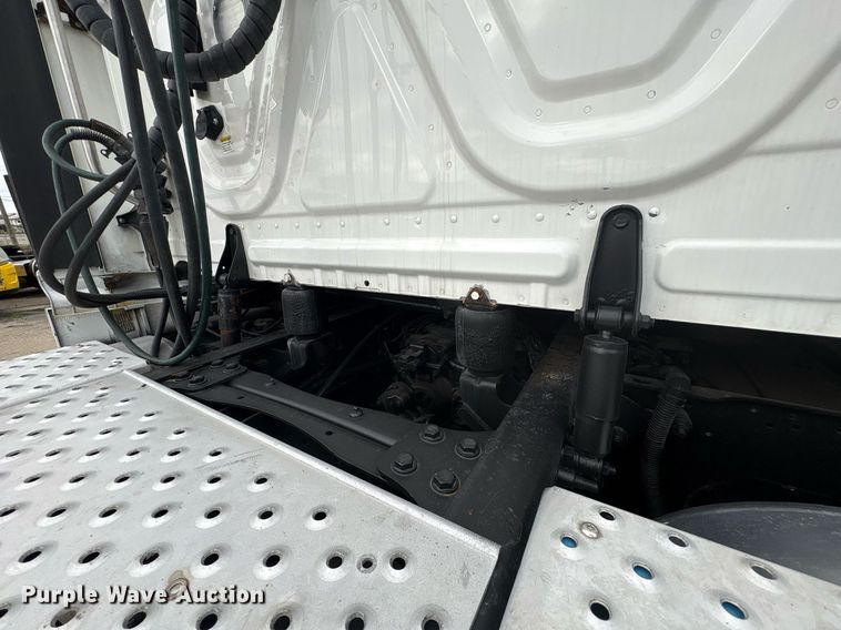 image for item EC4349 2018 Freightliner Cascadia 125 semi truck