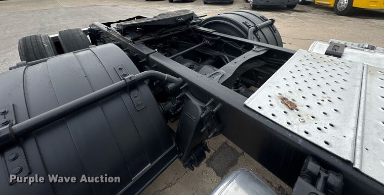 image for item EC4349 2018 Freightliner Cascadia 125 semi truck