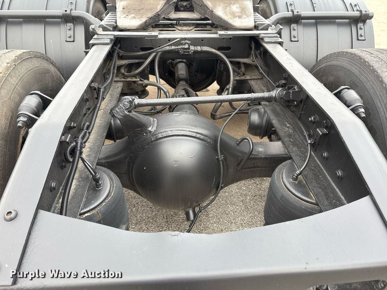 image for item EC4349 2018 Freightliner Cascadia 125 semi truck