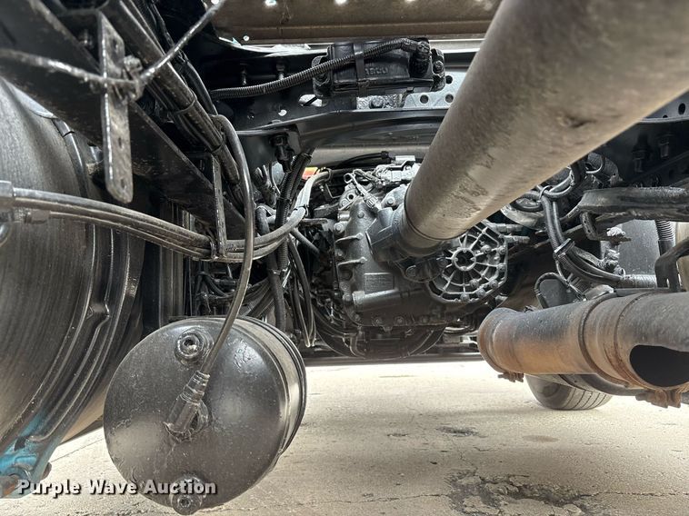 image for item EC4349 2018 Freightliner Cascadia 125 semi truck