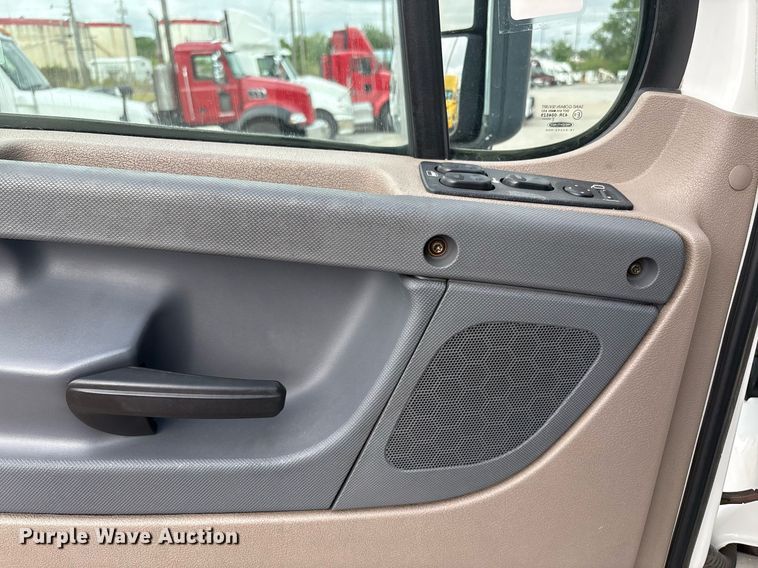 image for item EC4349 2018 Freightliner Cascadia 125 semi truck