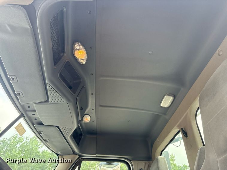 image for item EC4349 2018 Freightliner Cascadia 125 semi truck