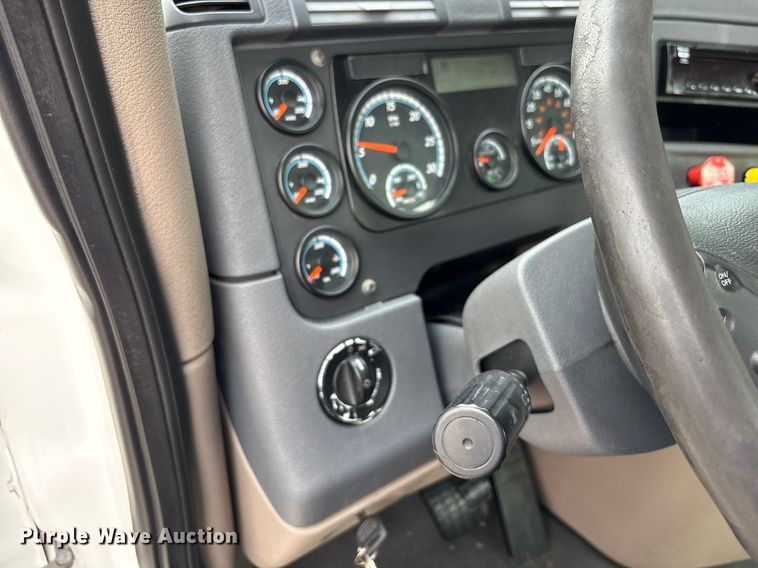 image for item EC4349 2018 Freightliner Cascadia 125 semi truck