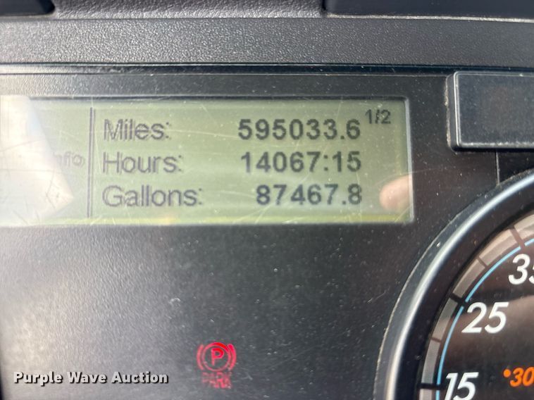 image for item EC4349 2018 Freightliner Cascadia 125 semi truck