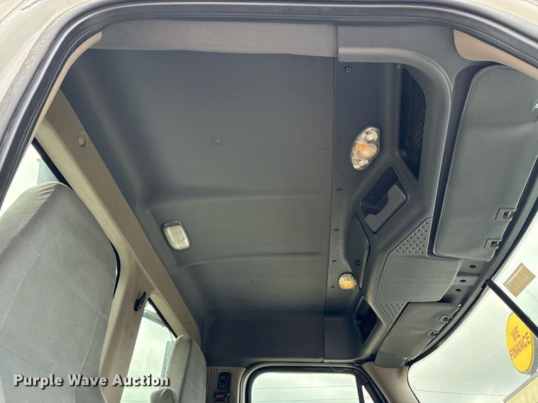 image for item EC4349 2018 Freightliner Cascadia 125 semi truck