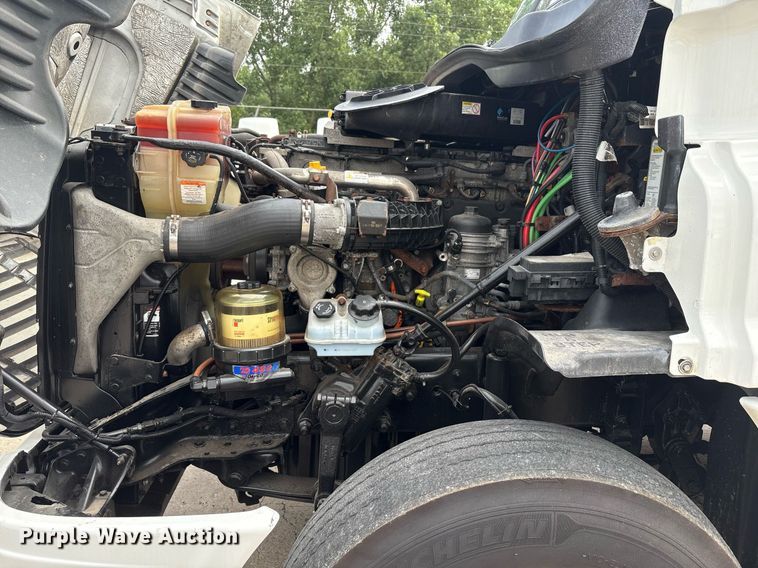 image for item EC4349 2018 Freightliner Cascadia 125 semi truck