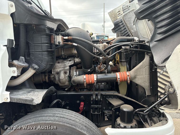 image for item EC4349 2018 Freightliner Cascadia 125 semi truck