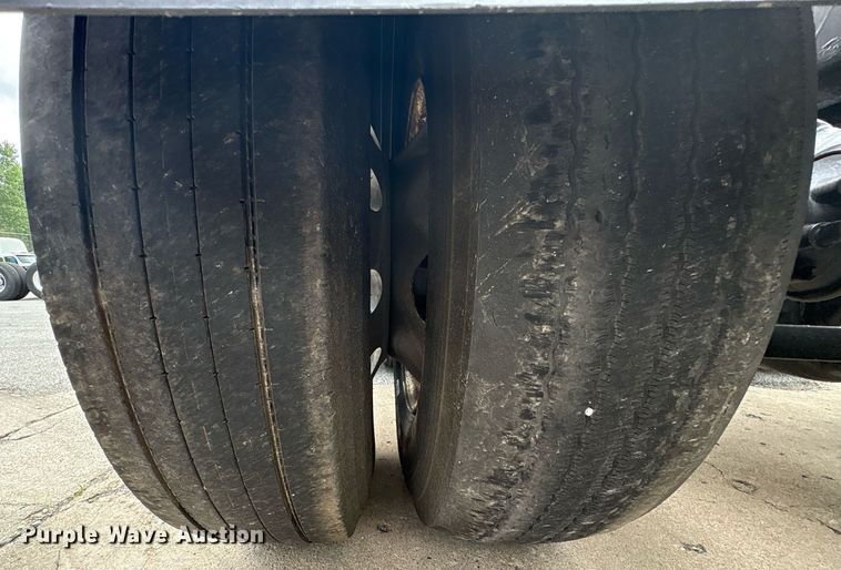 image for item EC4349 2018 Freightliner Cascadia 125 semi truck