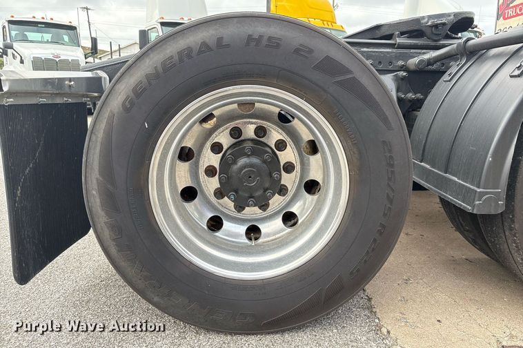 image for item EC4349 2018 Freightliner Cascadia 125 semi truck