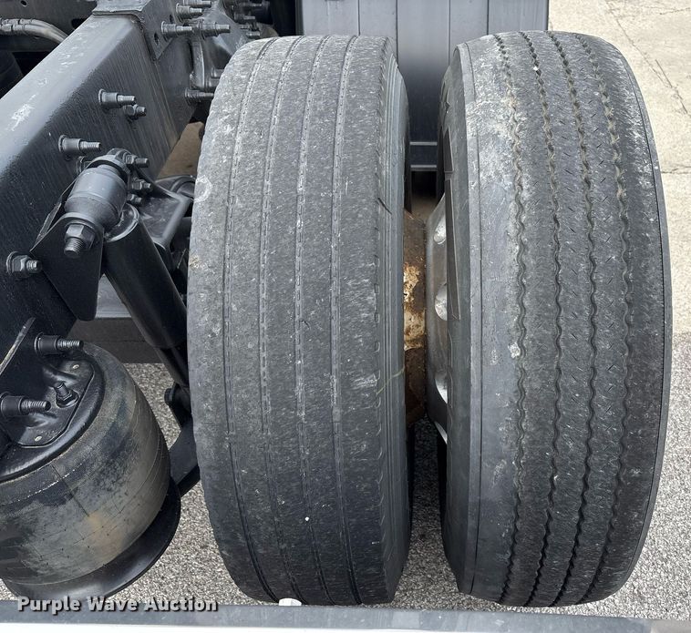 image for item EC4349 2018 Freightliner Cascadia 125 semi truck