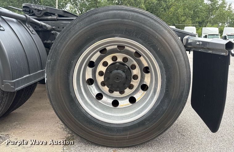 image for item EC4349 2018 Freightliner Cascadia 125 semi truck