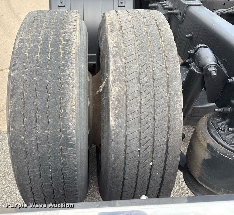 image for item EC4349 2018 Freightliner Cascadia 125 semi truck