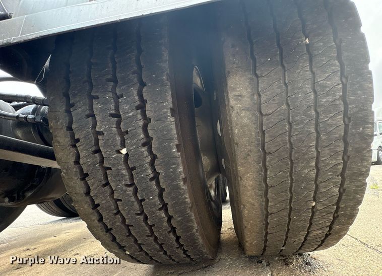 image for item EC4349 2018 Freightliner Cascadia 125 semi truck