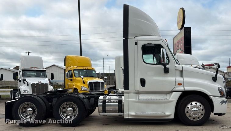 CAMIóN 2019 FREIGHTLINER