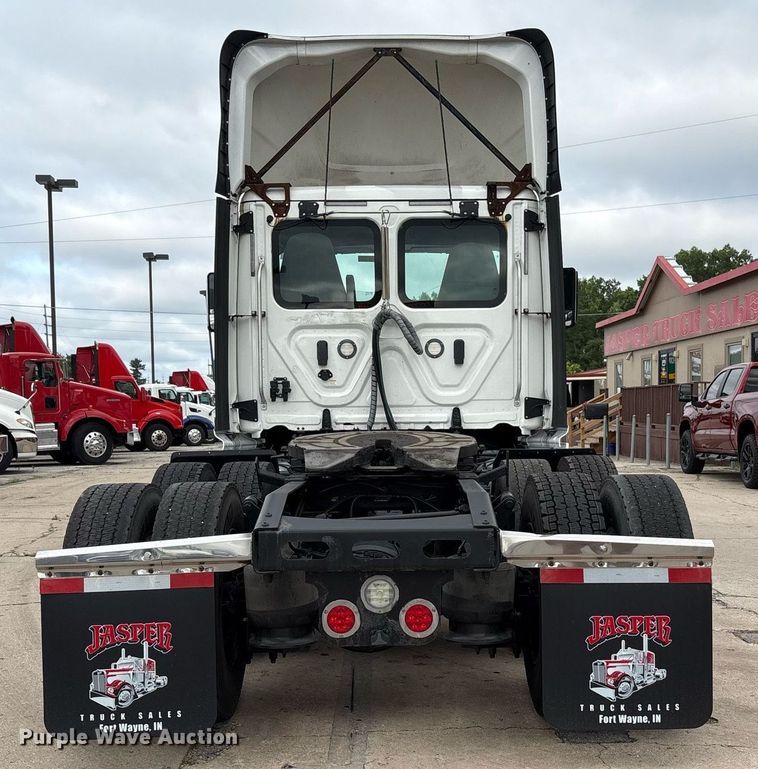 image for item EC4350 2019 Freightliner Cascadia 125 semi truck