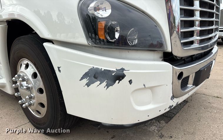 image for item EC4350 2019 Freightliner Cascadia 125 semi truck