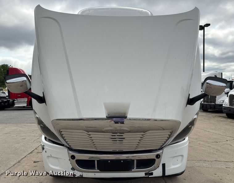 image for item EC4350 2019 Freightliner Cascadia 125 semi truck