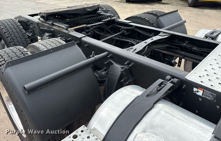 image for item EC4350 2019 Freightliner Cascadia 125 semi truck