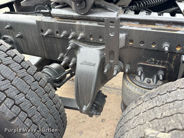 image for item EC4350 2019 Freightliner Cascadia 125 semi truck