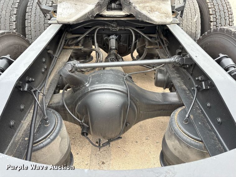 image for item EC4350 2019 Freightliner Cascadia 125 semi truck