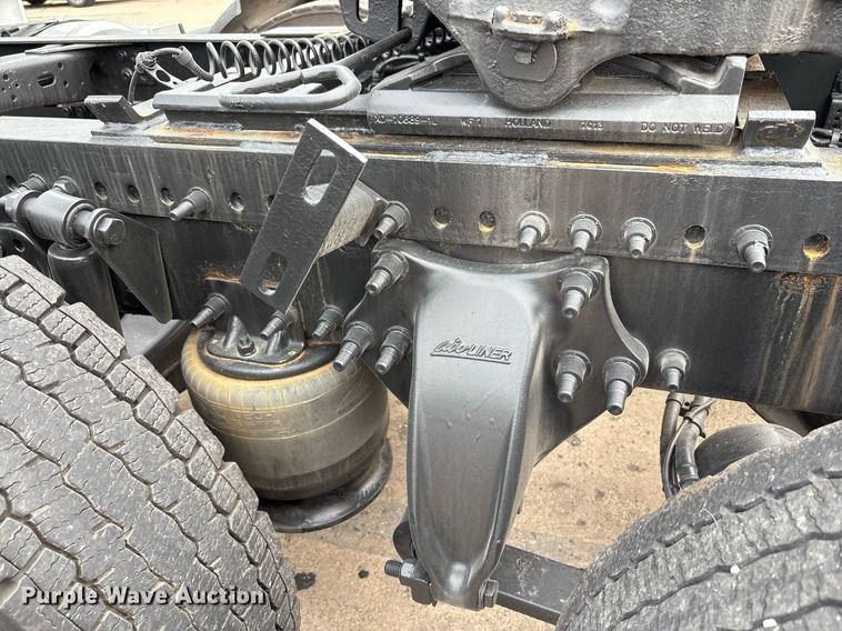 image for item EC4350 2019 Freightliner Cascadia 125 semi truck