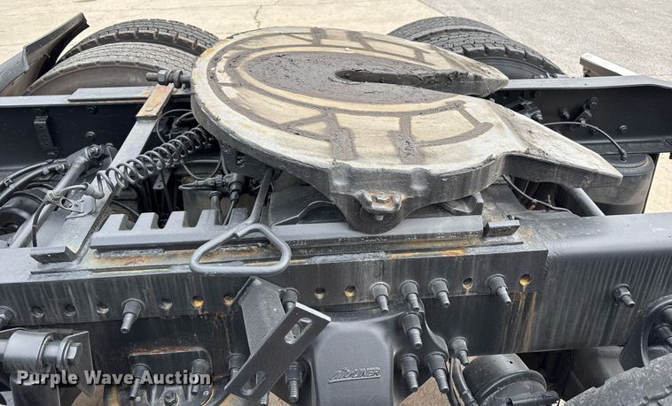 image for item EC4350 2019 Freightliner Cascadia 125 semi truck