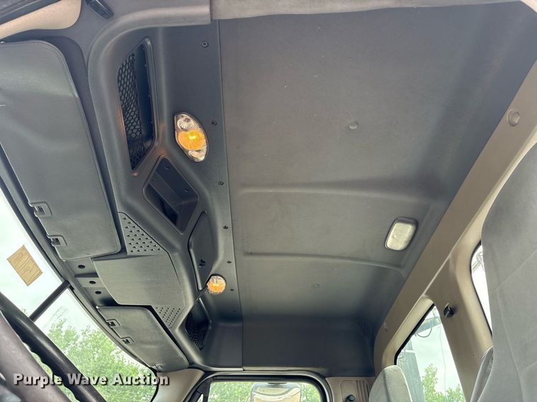 image for item EC4350 2019 Freightliner Cascadia 125 semi truck