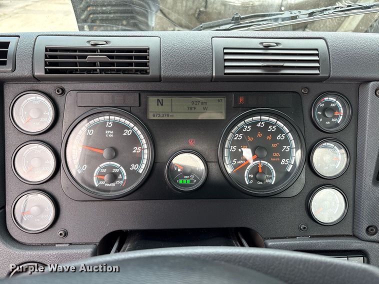 image for item EC4350 2019 Freightliner Cascadia 125 semi truck