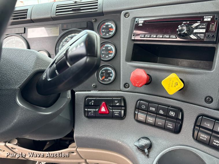 image for item EC4350 2019 Freightliner Cascadia 125 semi truck