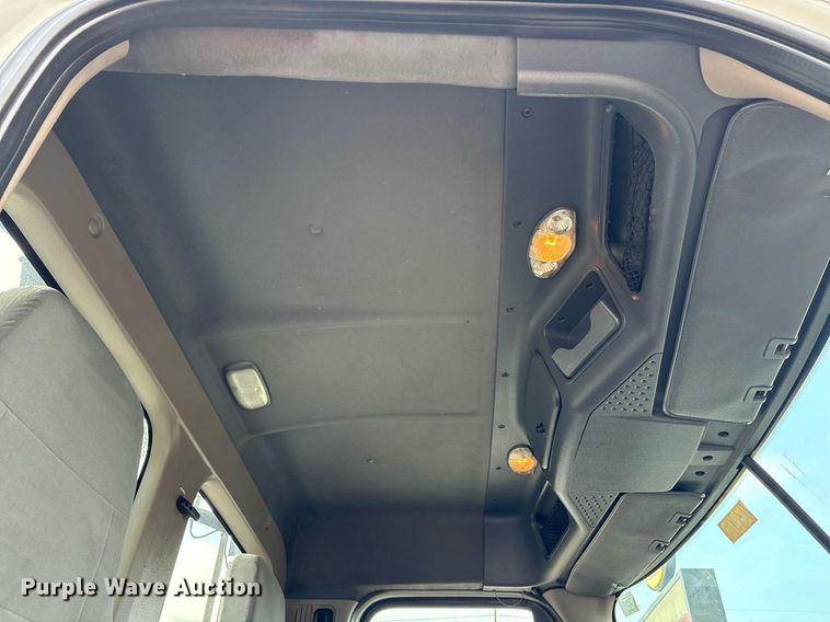 image for item EC4350 2019 Freightliner Cascadia 125 semi truck