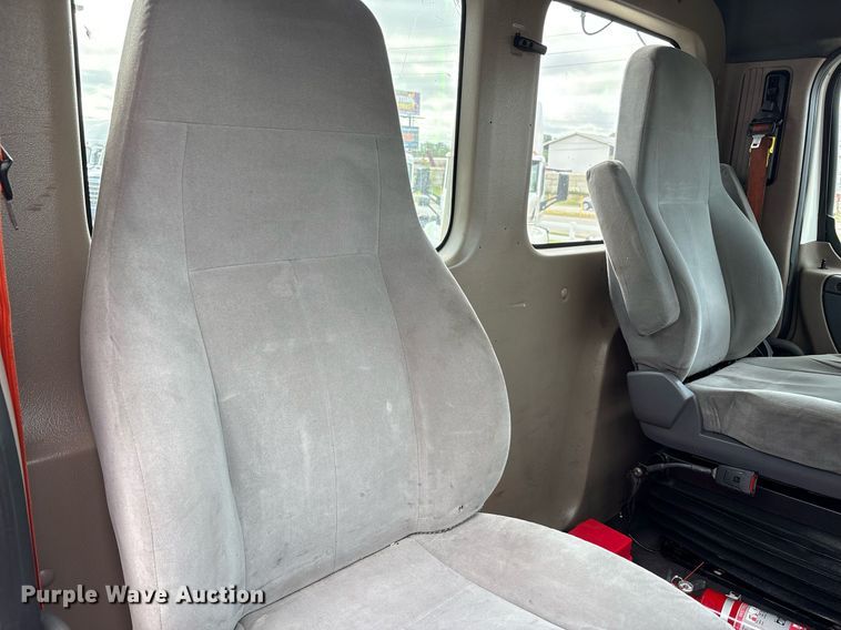 image for item EC4350 2019 Freightliner Cascadia 125 semi truck