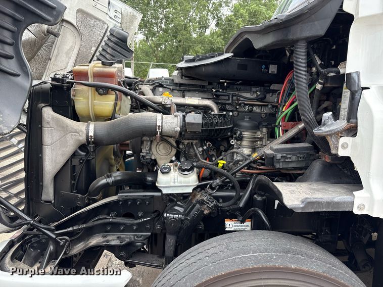 image for item EC4350 2019 Freightliner Cascadia 125 semi truck