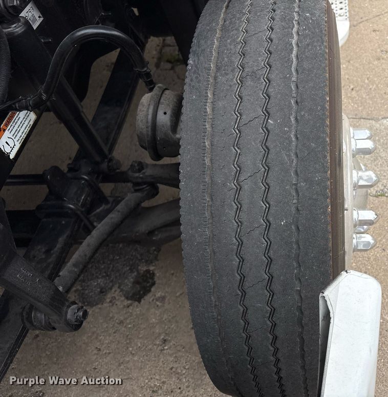 image for item EC4350 2019 Freightliner Cascadia 125 semi truck