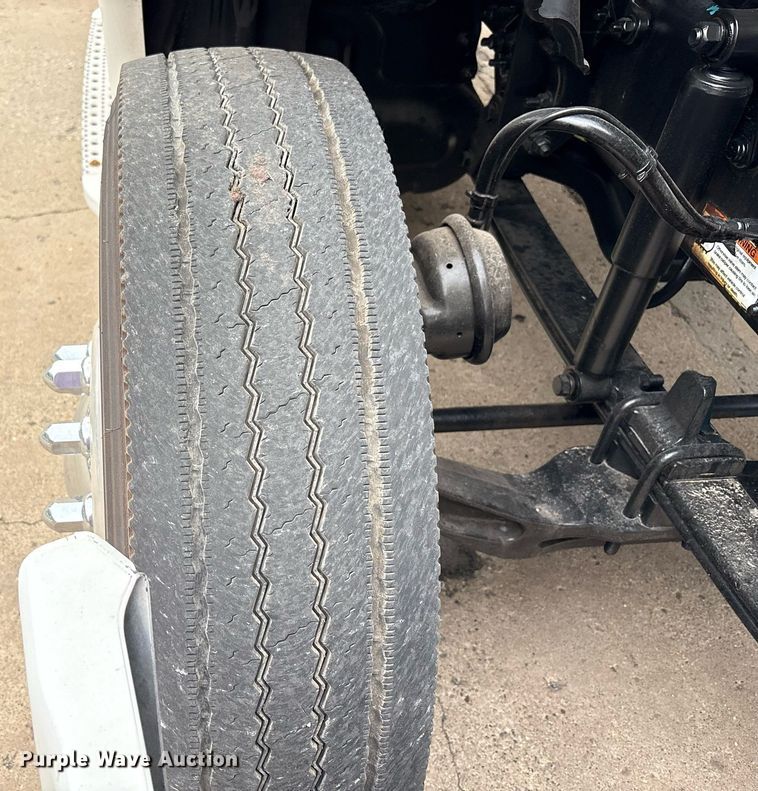 image for item EC4350 2019 Freightliner Cascadia 125 semi truck