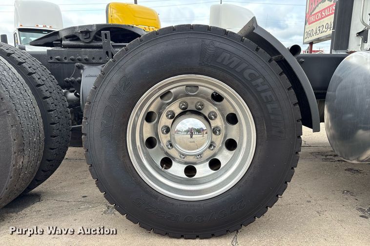 image for item EC4350 2019 Freightliner Cascadia 125 semi truck