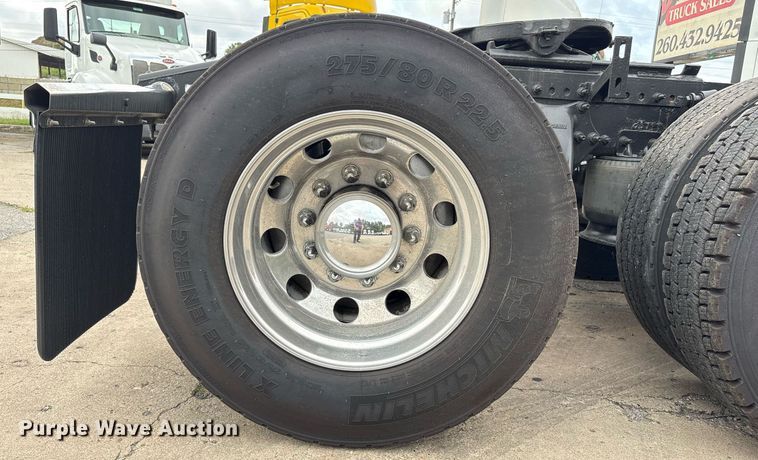 image for item EC4350 2019 Freightliner Cascadia 125 semi truck