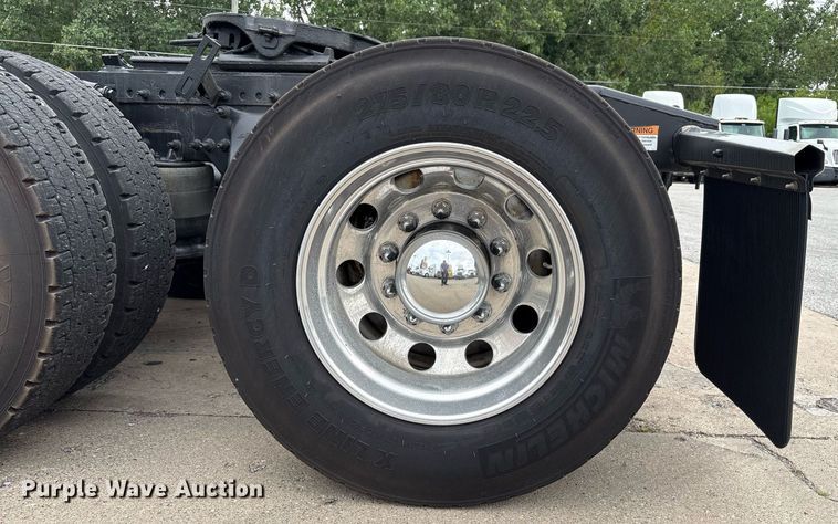 image for item EC4350 2019 Freightliner Cascadia 125 semi truck