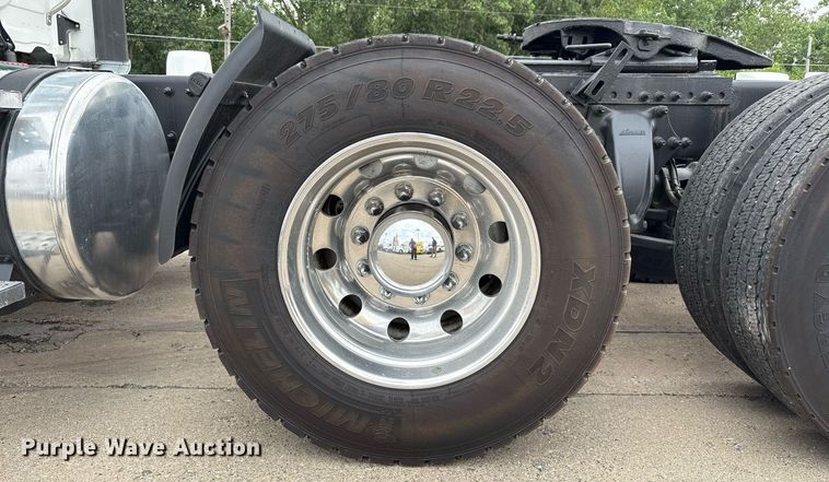 image for item EC4350 2019 Freightliner Cascadia 125 semi truck