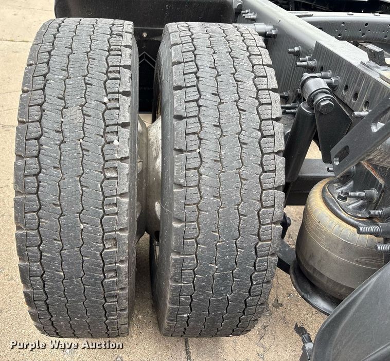 image for item EC4350 2019 Freightliner Cascadia 125 semi truck