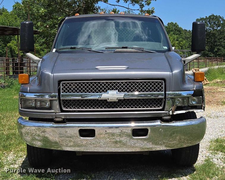 image for item ED2135 2006 Chevrolet C4500 flatbed truck