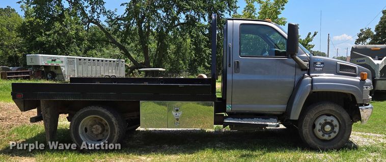 image for item ED2135 2006 Chevrolet C4500 flatbed truck