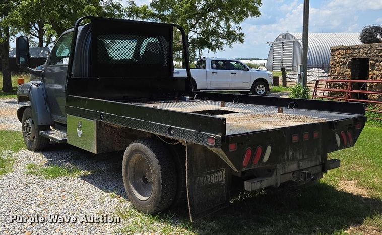image for item ED2135 2006 Chevrolet C4500 flatbed truck