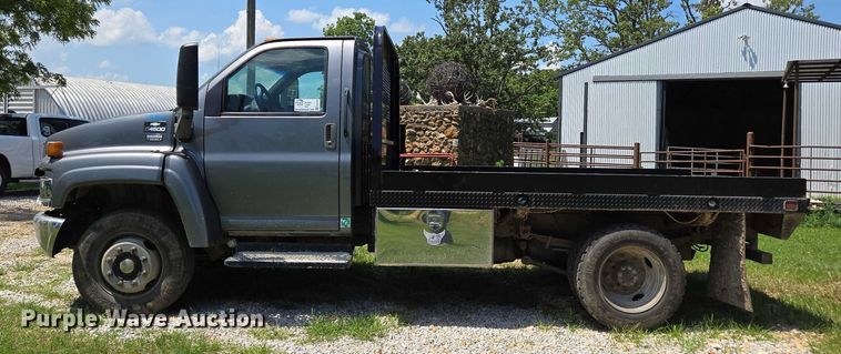 image for item ED2135 2006 Chevrolet C4500 flatbed truck
