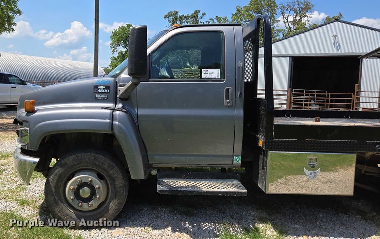 image for item ED2135 2006 Chevrolet C4500 flatbed truck