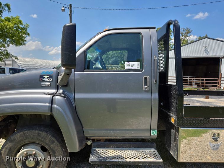 image for item ED2135 2006 Chevrolet C4500 flatbed truck